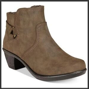 New EASY STREET DAWNTA FAUX LEATHER ANKLE BOOTIES Sz 7 in Smoke Matte